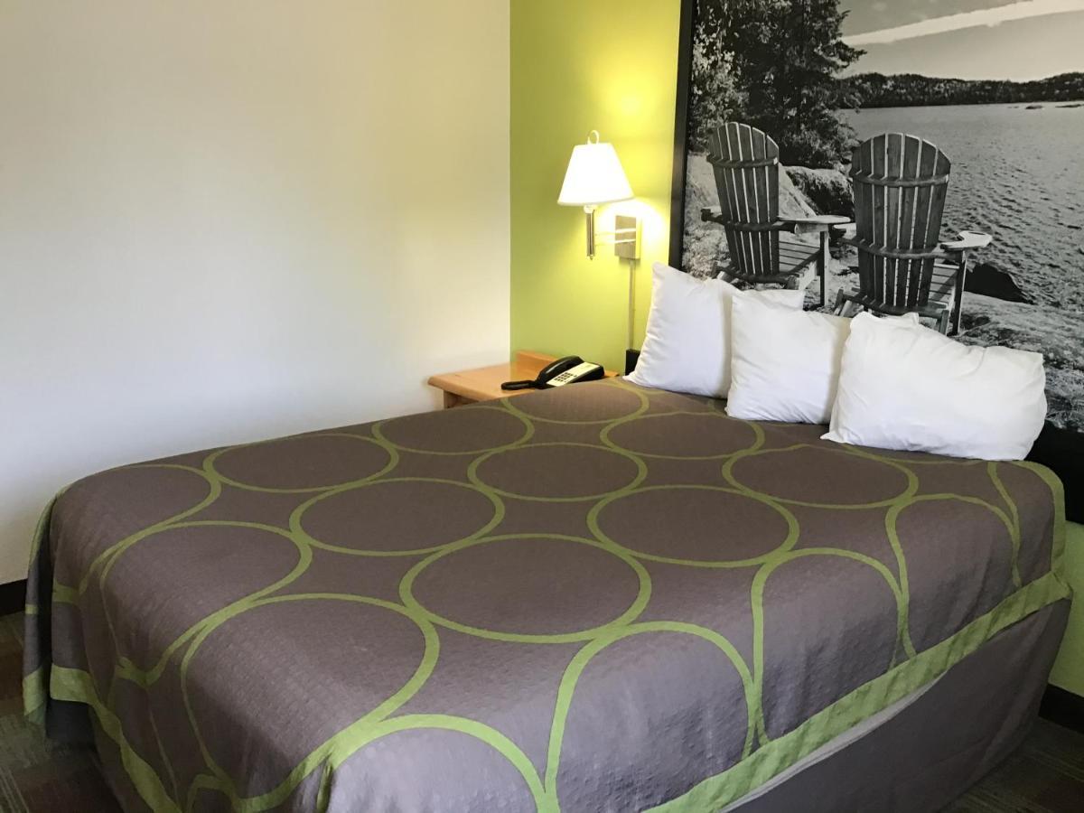 Super 8 By Wyndham Powell Hotel Екстериор снимка