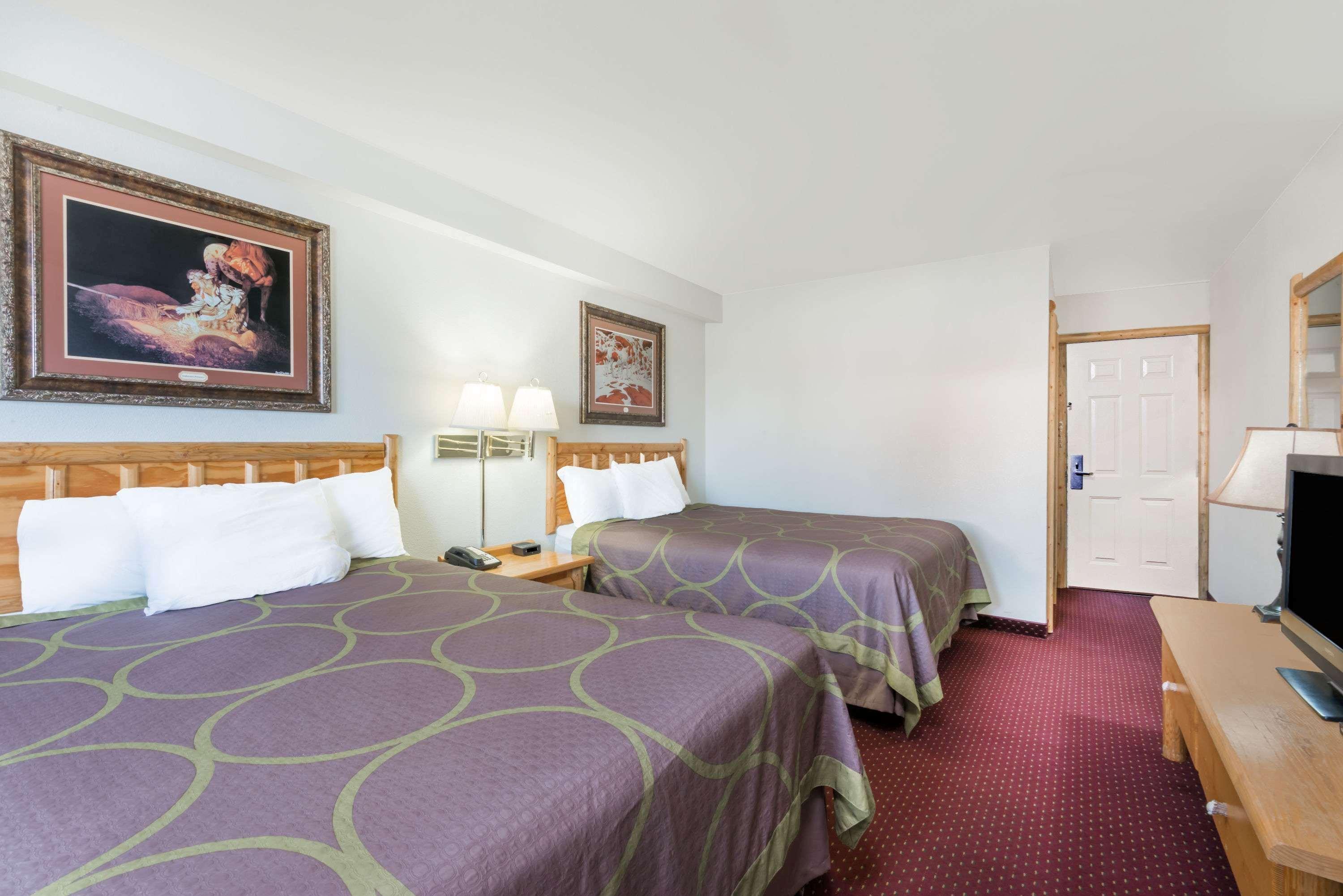 Super 8 By Wyndham Powell Hotel Екстериор снимка