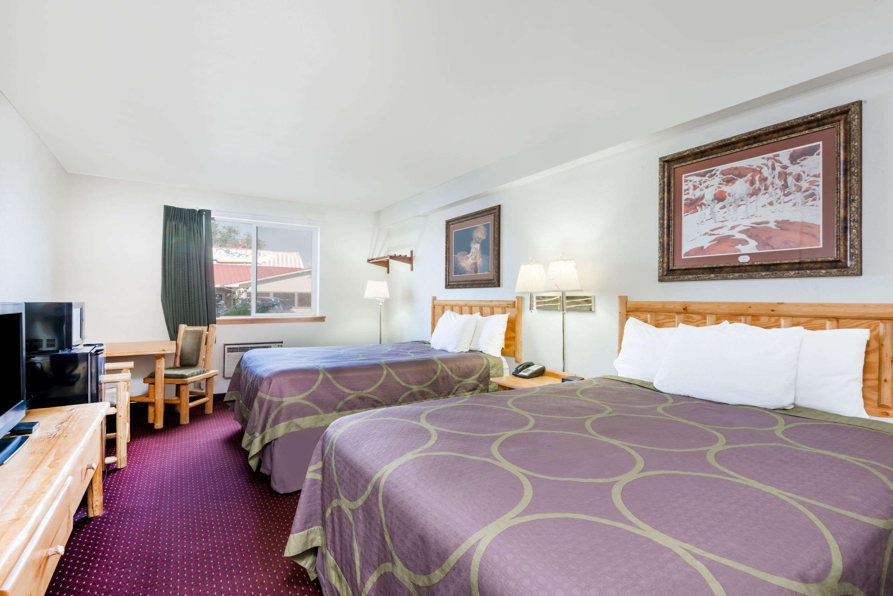 Super 8 By Wyndham Powell Hotel Екстериор снимка