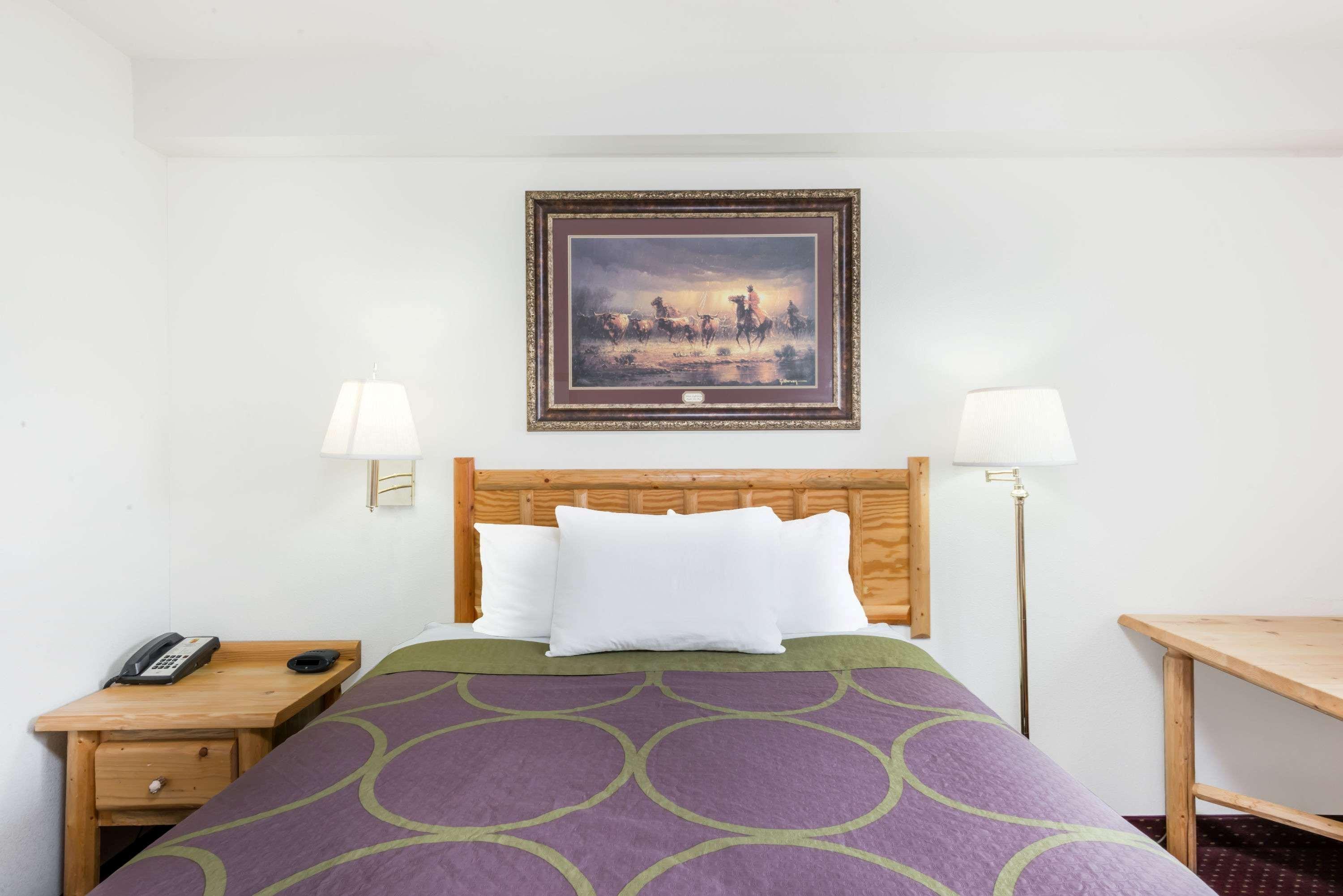 Super 8 By Wyndham Powell Hotel Екстериор снимка